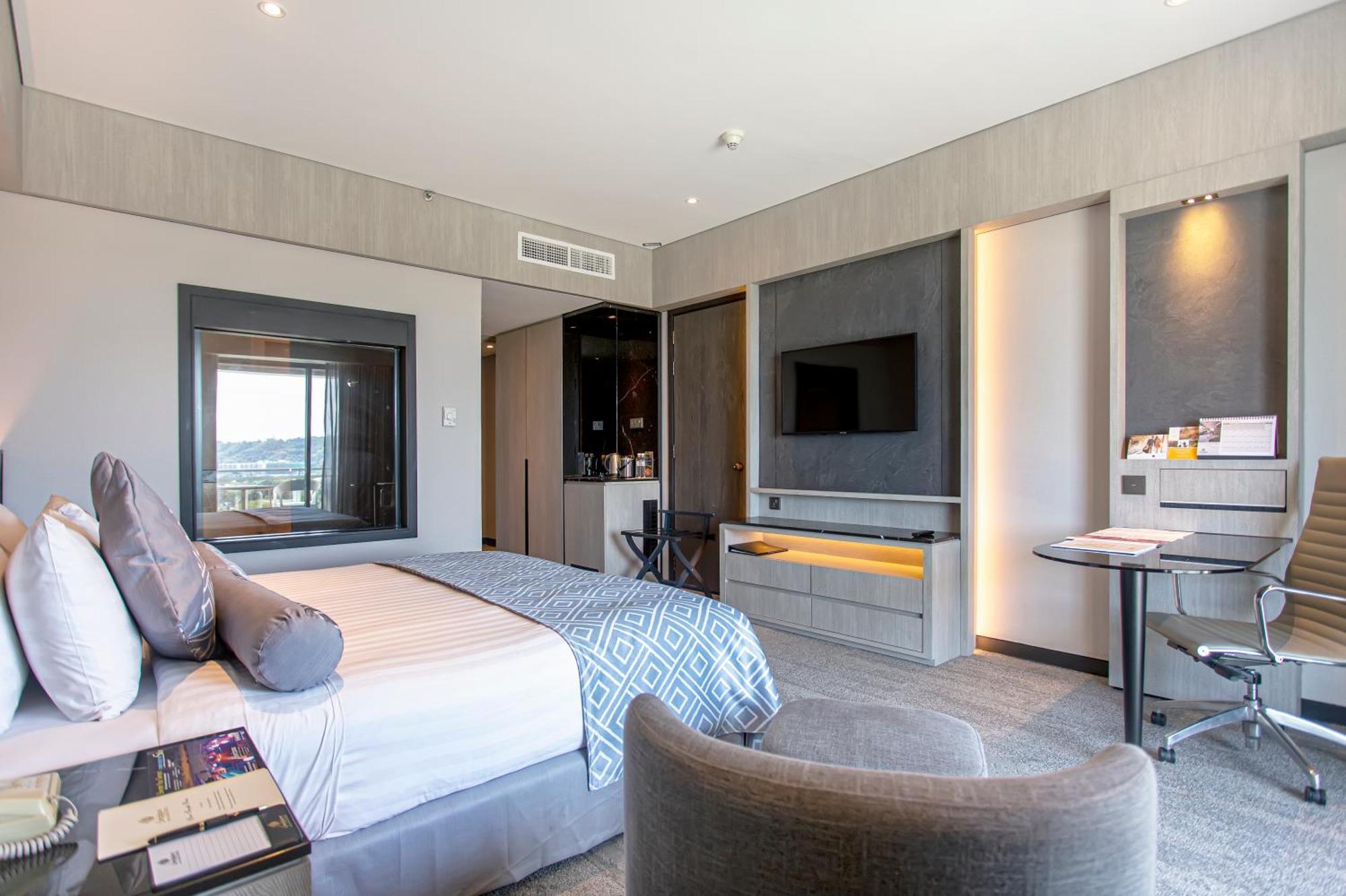 The Pacific Sutera Otel Kota Kinabalu Dış mekan fotoğraf Deluxe Room
