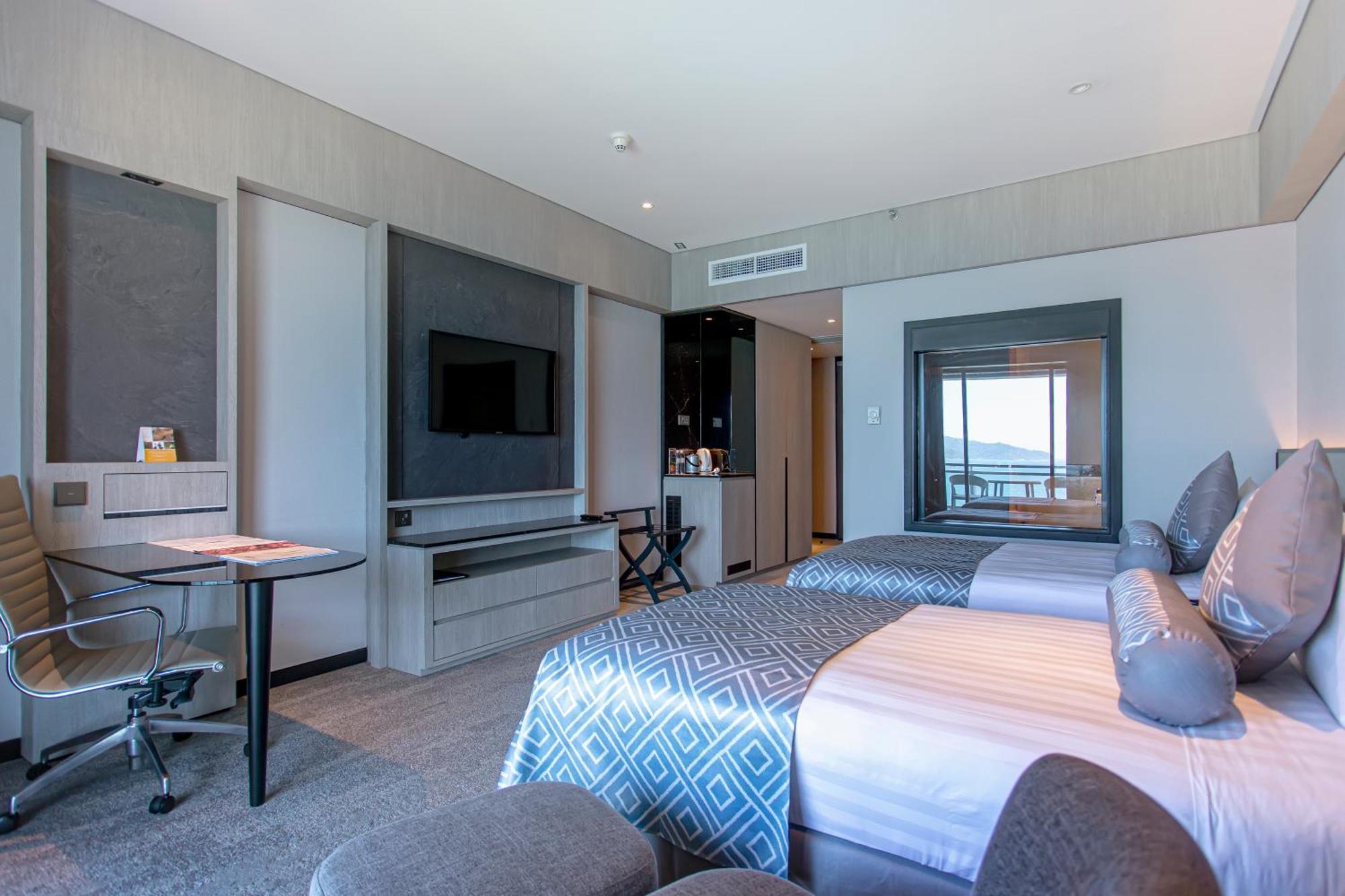 The Pacific Sutera Otel Kota Kinabalu Dış mekan fotoğraf Deluxe Room